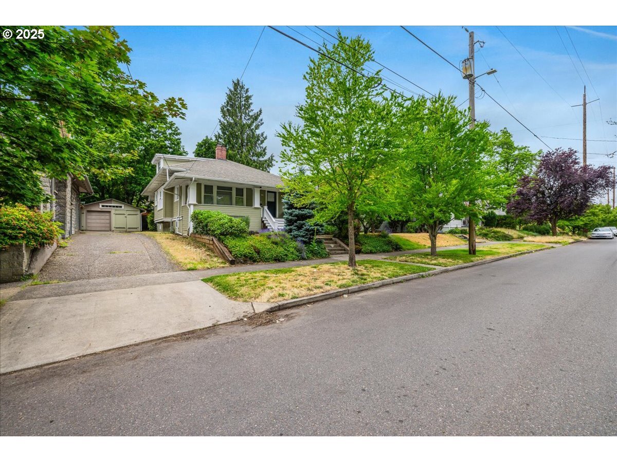 Property Photo:  3127 NE 60th Ave  OR 97213 