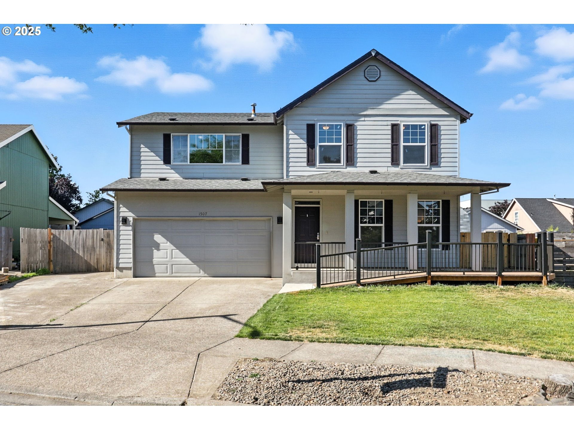 Property Photo:  1507 Alyssum Ave  OR 97116 
