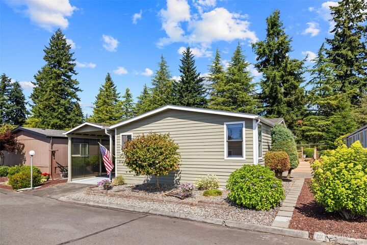 Property Photo: 1427 100th Street SW 27 WA 98204