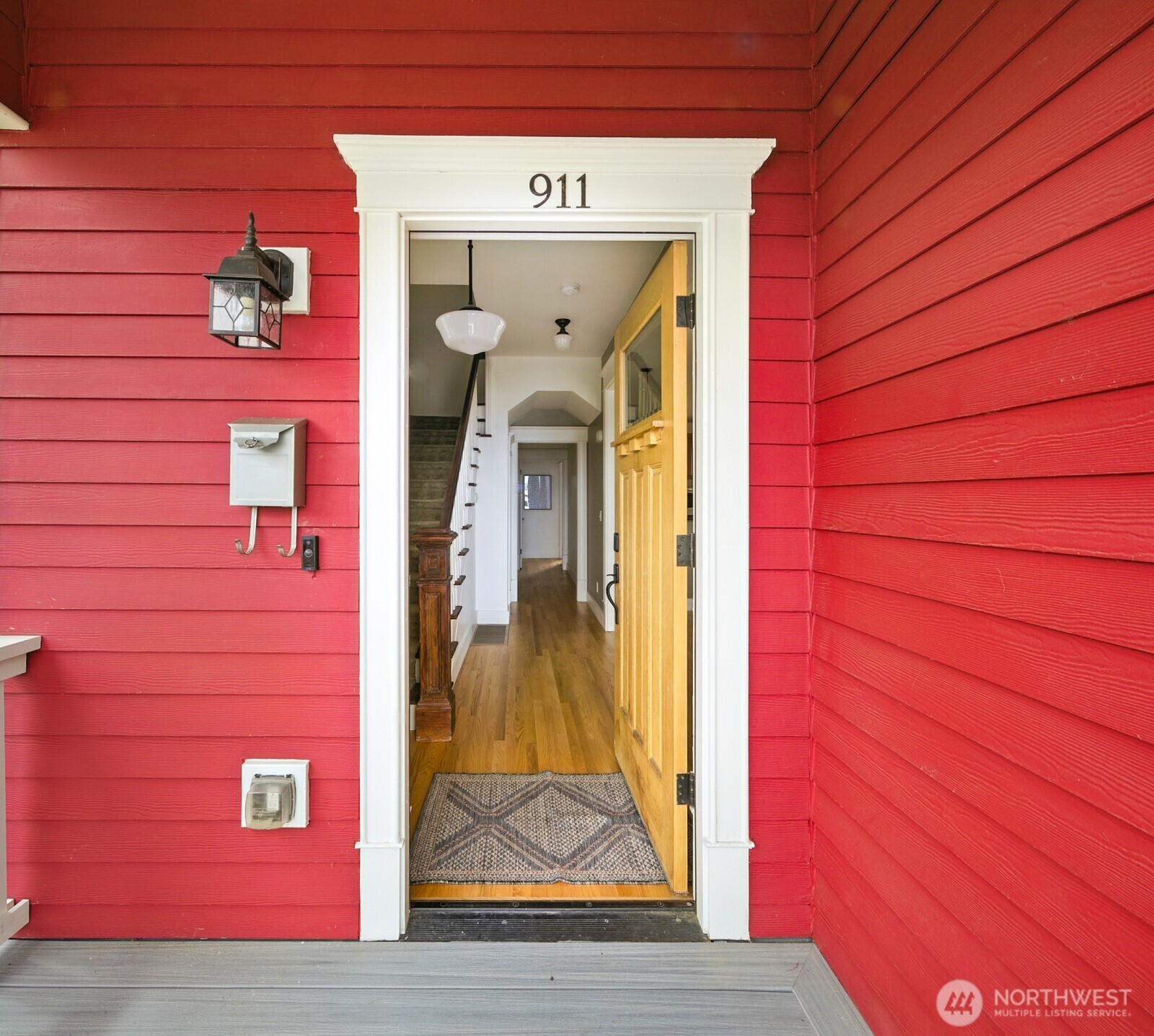 Property Photo: 911 32nd Avenue S WA 98114