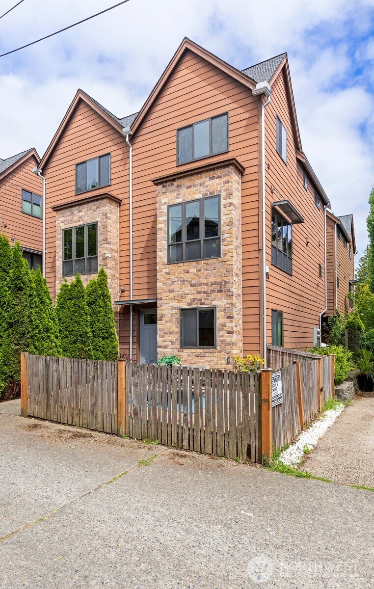 Property Photo: 1521 N 80th Street WA 98103