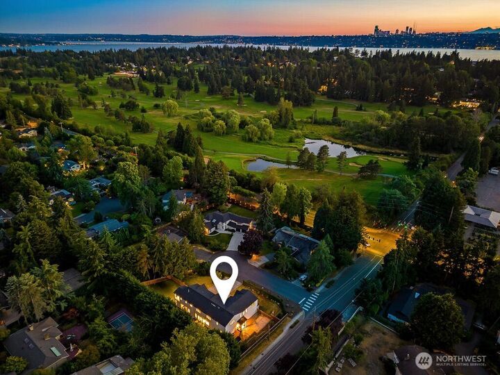 Property Photo:  2320  85th Place NE  WA 98004 