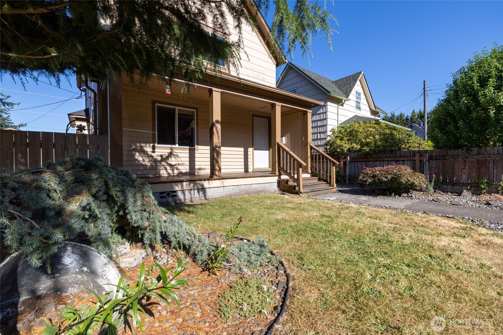 Property Photo:  425 N Buckner Street  WA 98531 