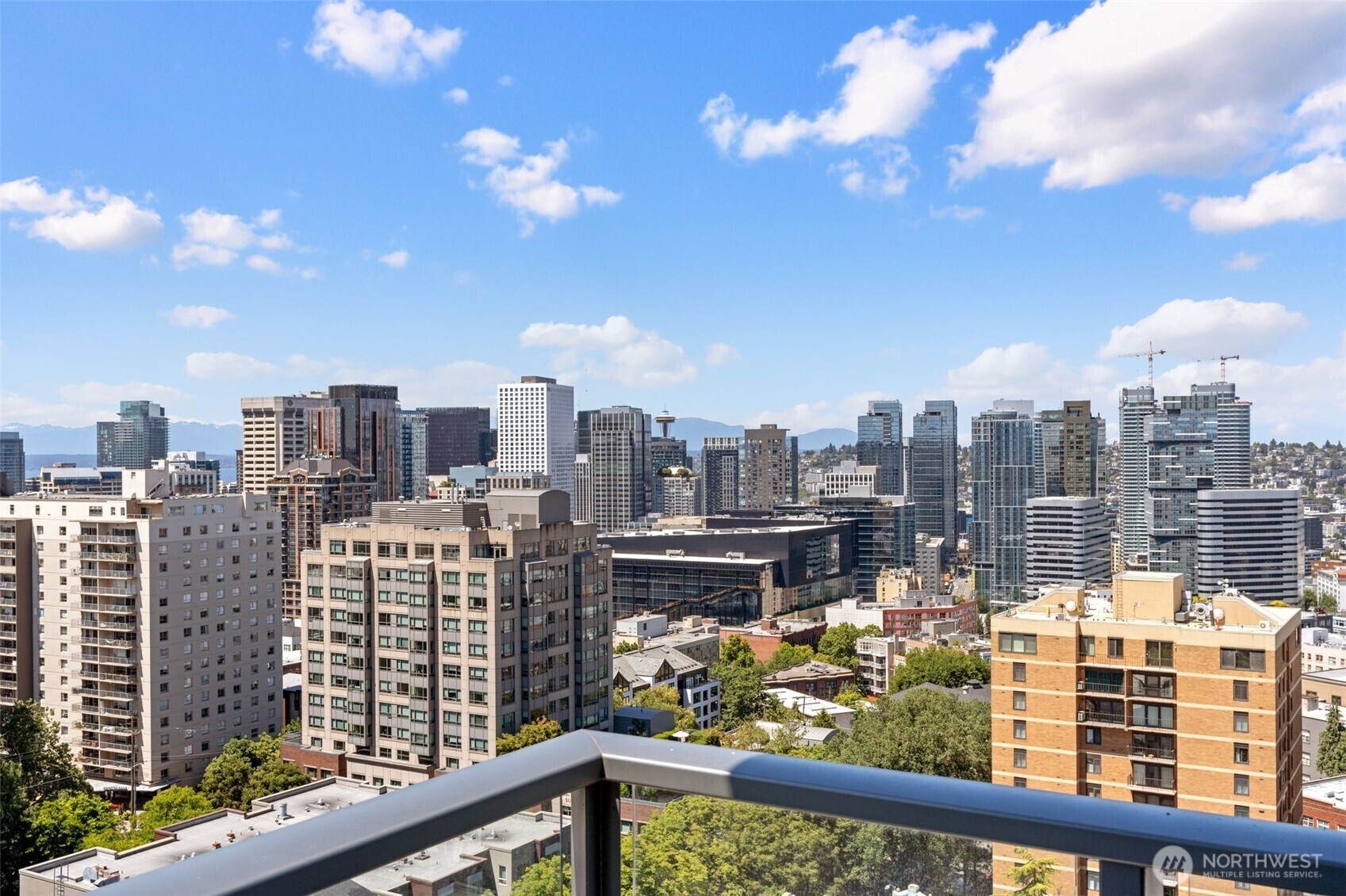 Property Photo: 1321 Seneca Street 1507 WA 98101
