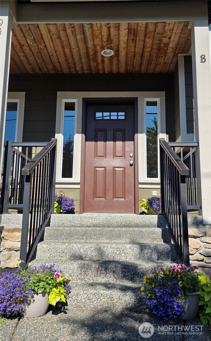 Property Photo:  9411  18th Avenue W B  WA 98204 