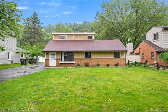 Property Photo: 24432 Kensington Street MI 48180