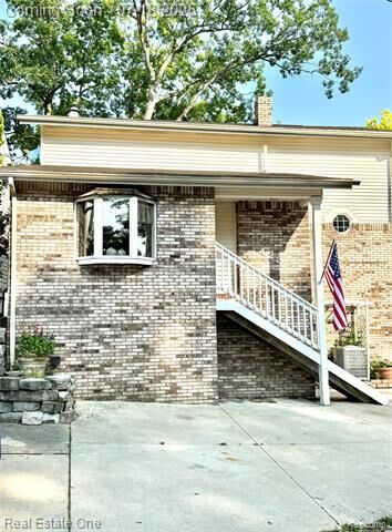 Property Photo:  423 Shady Oaks Street  MI 48362 