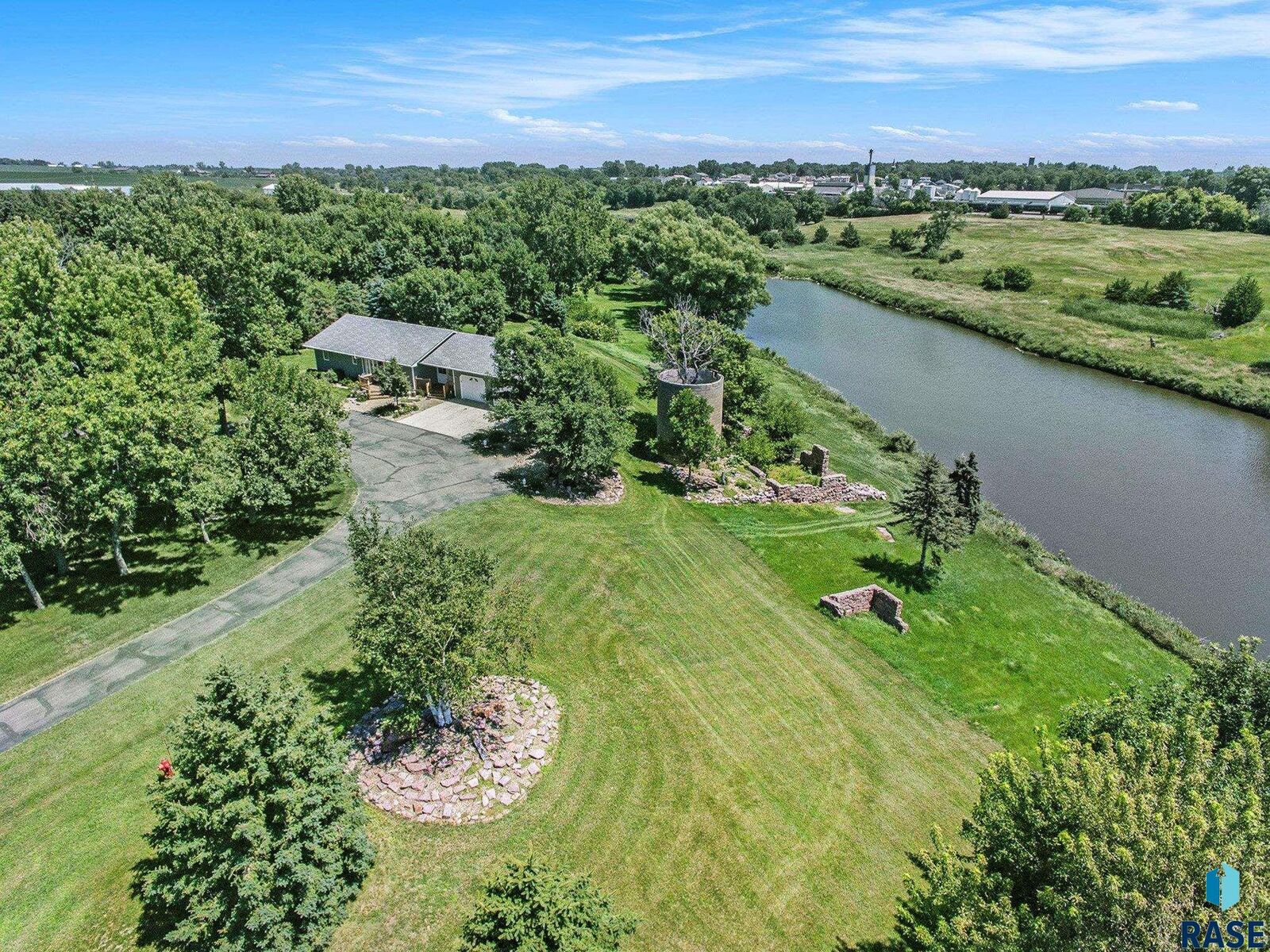 Property Photo: 400 River Ave SD 57030
