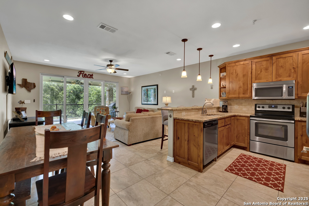 Property Photo:  540 River Apt 305  TX 78132 