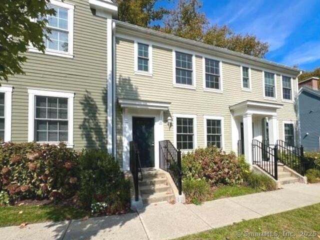 Property Photo: 46 Stoneridge Circle 46 CT 06902