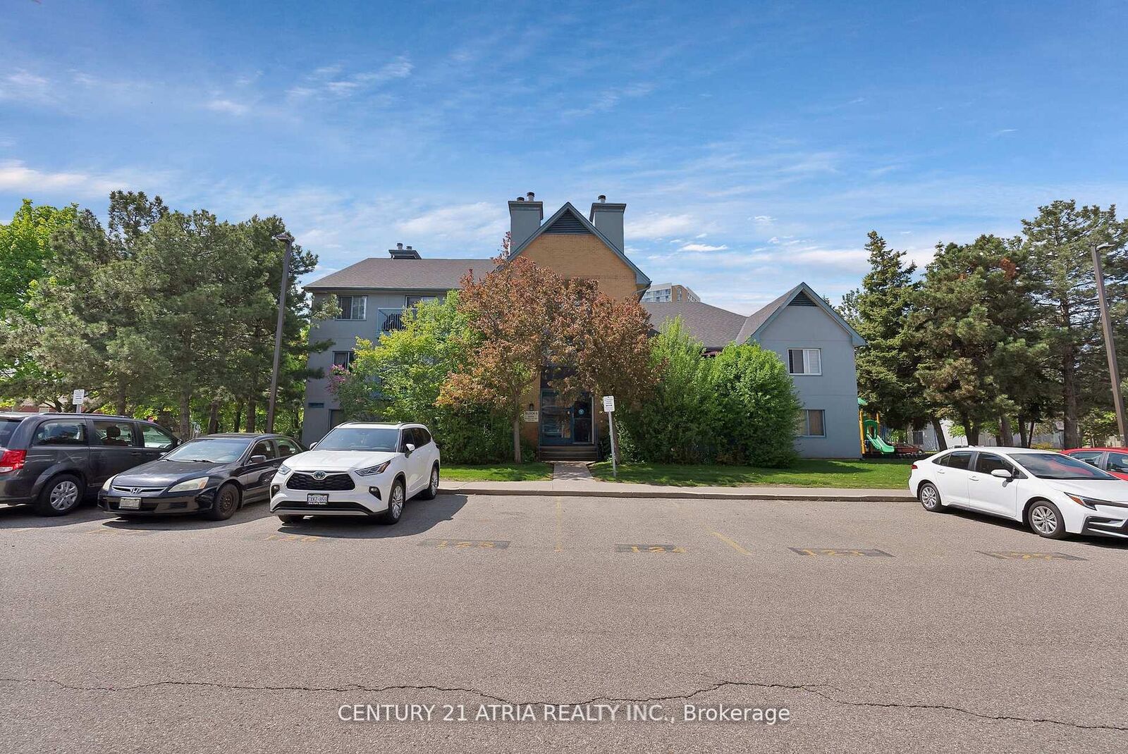 Property Photo: 65 Trailwood Drive 523 ON L4Z 3L1