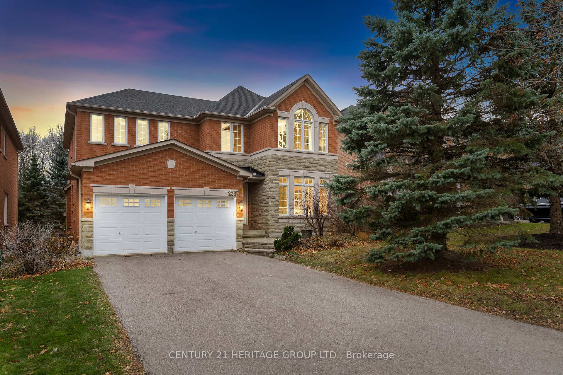 Property Photo:  229 Willis Drive  ON L4G 7M2 