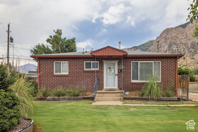 Property Photo:  1082 E Sherwood Dr N  UT 84404 