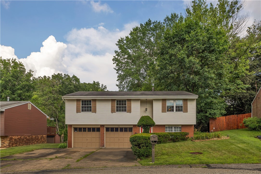 Property Photo: 962 Cedarwood PA 15235