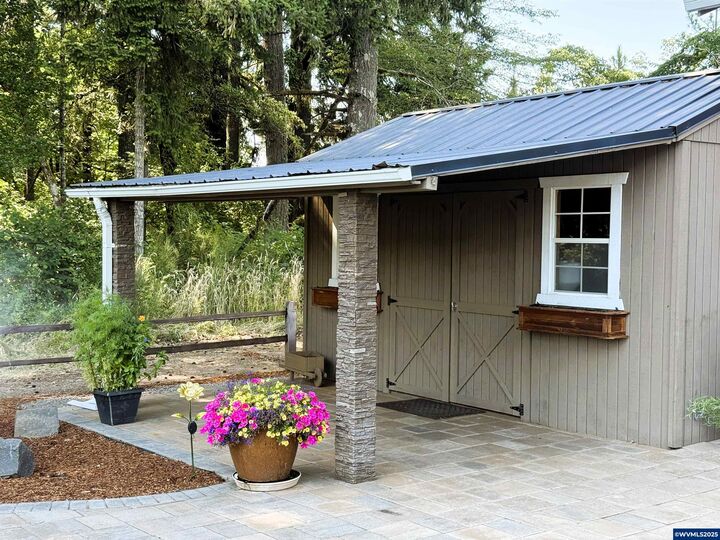 Property Photo: 201 Ironwood Ct OR 97383