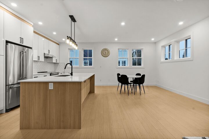 Property Photo: 2360 Crescent Way 4 BC V2S 3M2