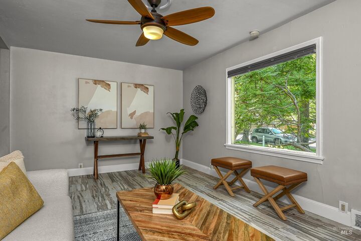 Property Photo:  916 E McKinley St  ID 83712 