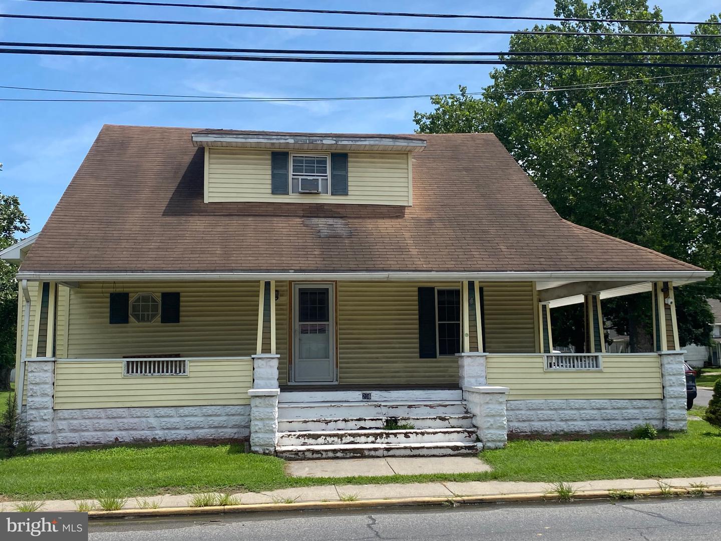 Property Photo: 206 Market St DE 19973