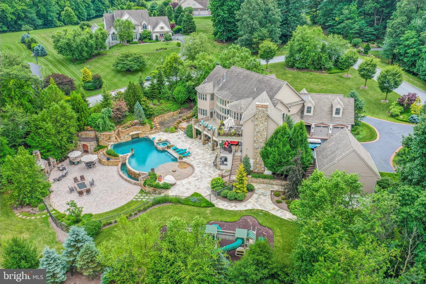 Property Photo:  32 Stonehill Drive  PA 19540 