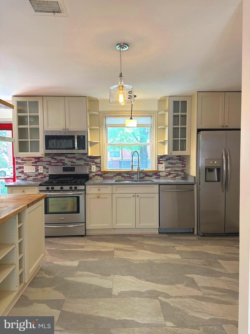 Property Photo: 3024 Mount Vernon Avenue VA 22305