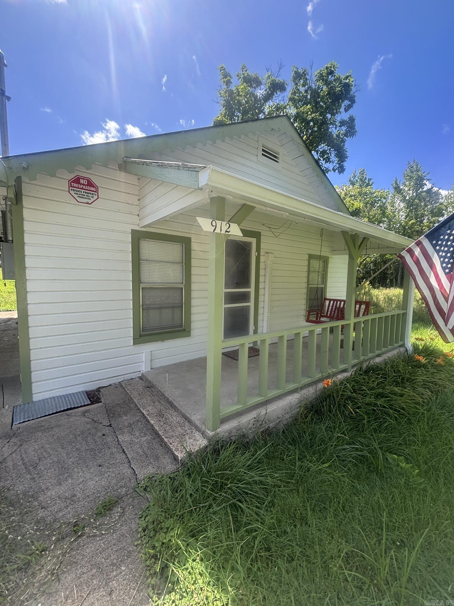 Property Photo:  912 Vivian  AR 71953 