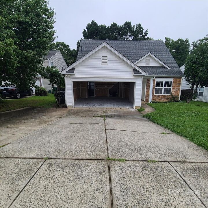 Property Photo:  5913 Hidden Meadow Lane  NC 28269 