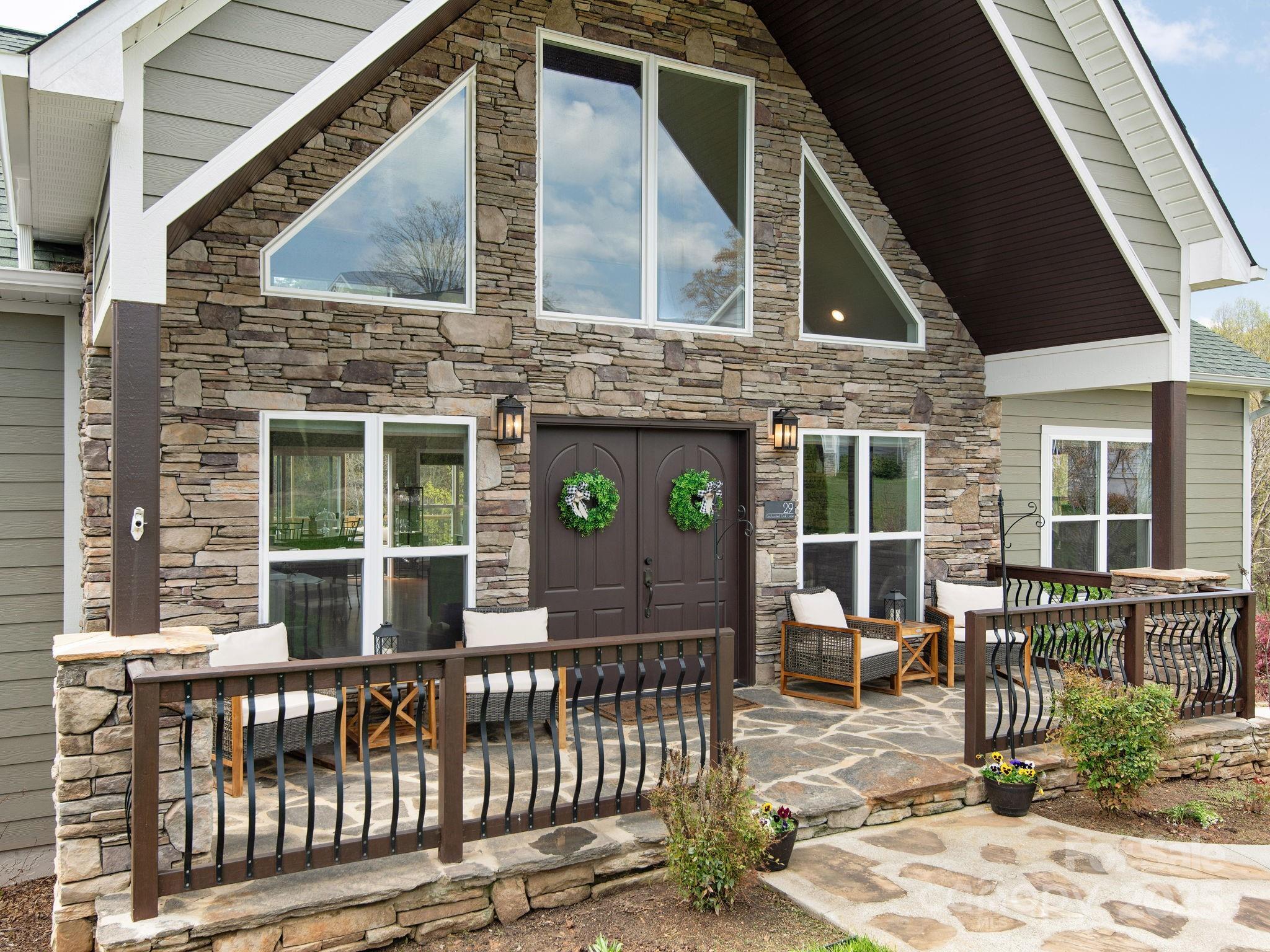 Property Photo:  29 Enchanted Oak Lane  NC 28701 