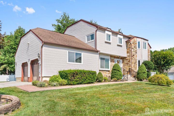 Property Photo: 7 Mariposa Place NJ 08857
