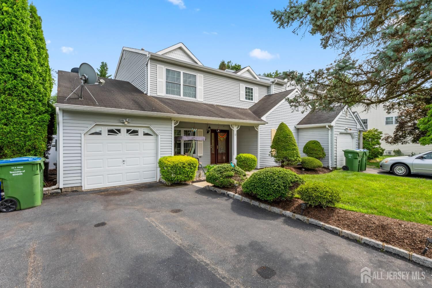 Property Photo:  10 Stonewall Drive  NJ 08820 