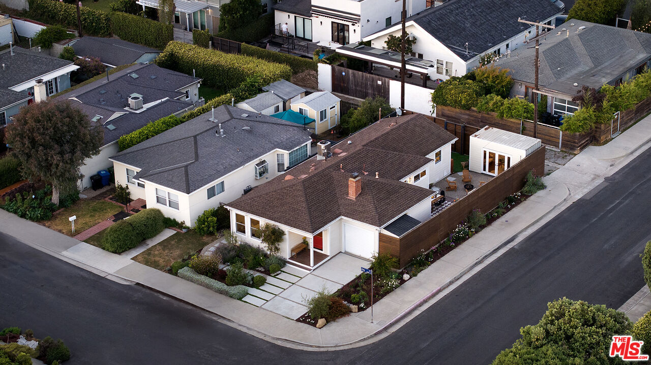 Property Photo:  2432 Cloy Ave  CA 90291 