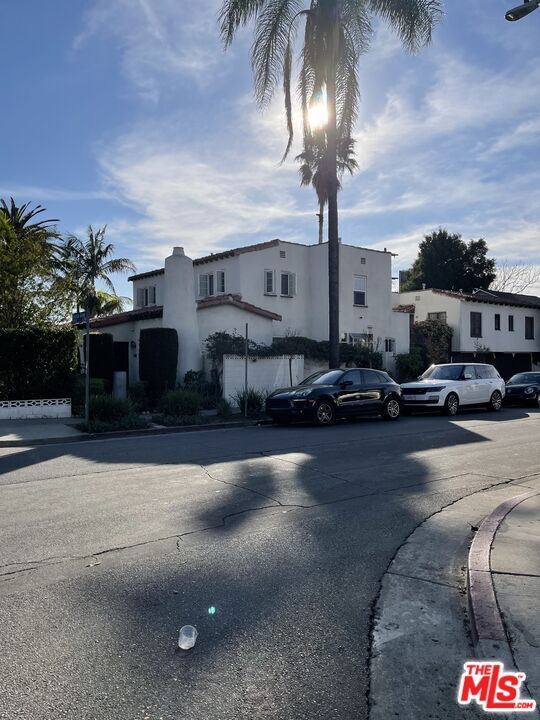 Property Photo:  859 N Orange Grove Ave  CA 90046 
