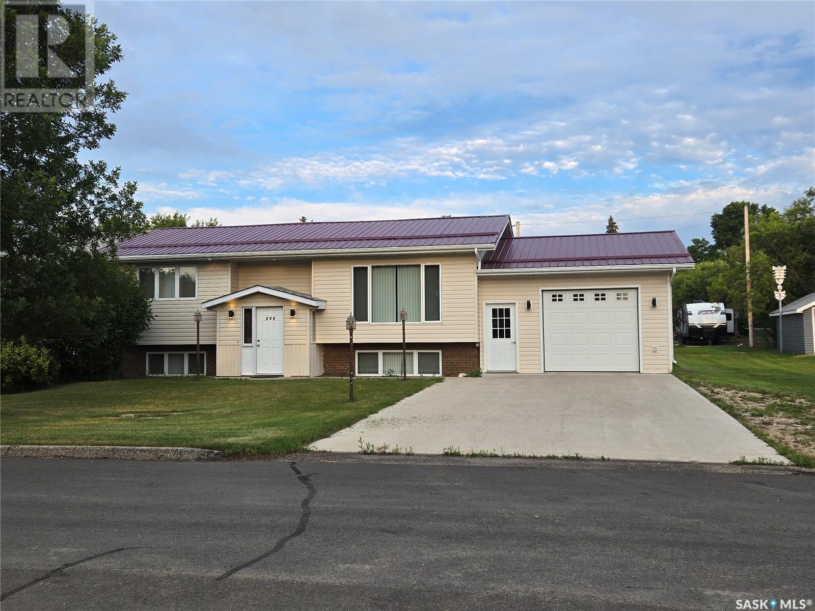 Property Photo: 215 Heward Street SK S0G 4T0