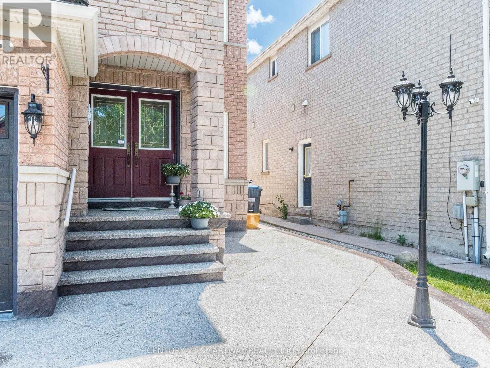 Property Photo: 38 Bottlebrush Drive ON L6R 2Z5