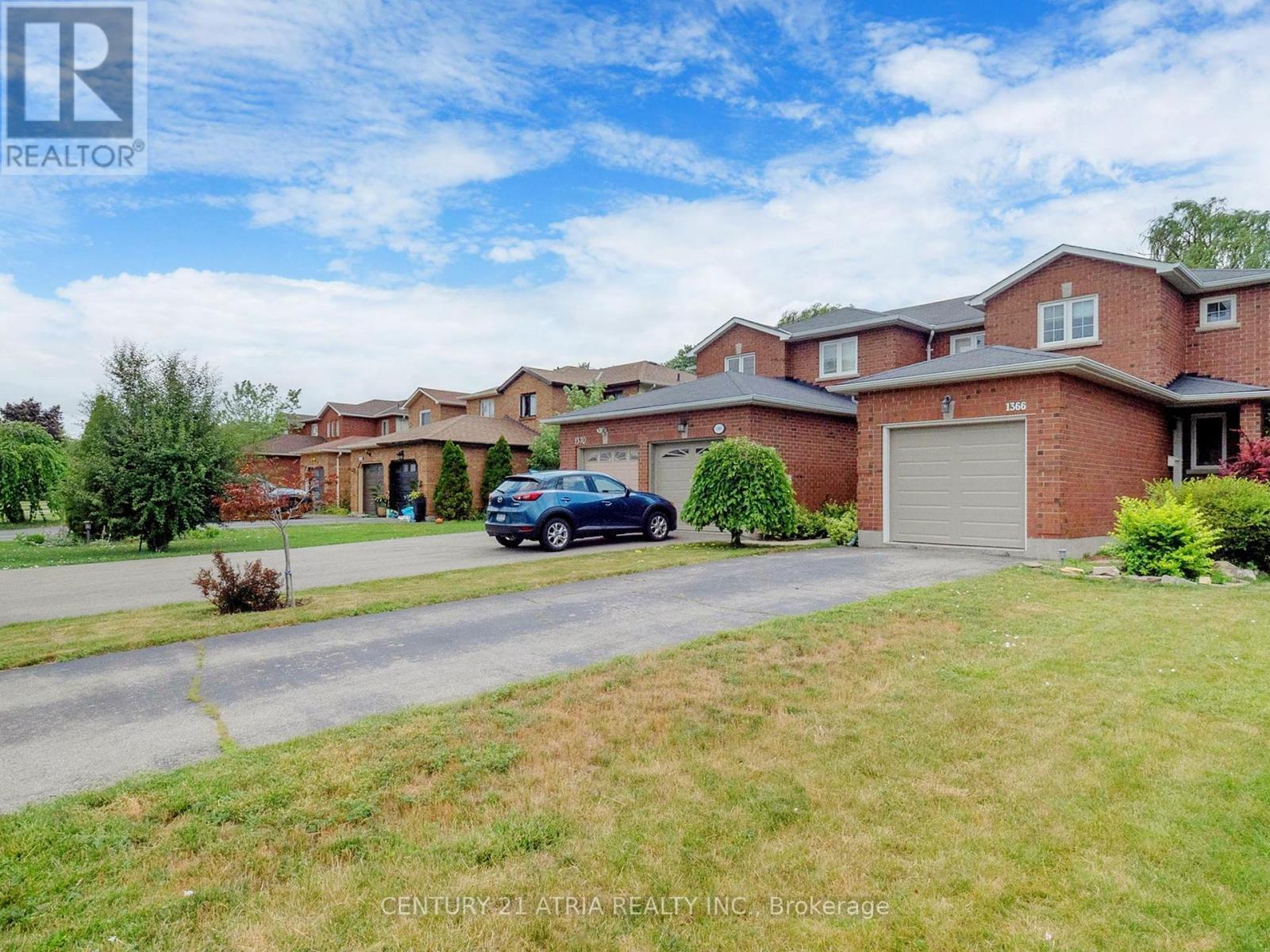 Property Photo: 1366 Treeland Street ON L7R 4P4
