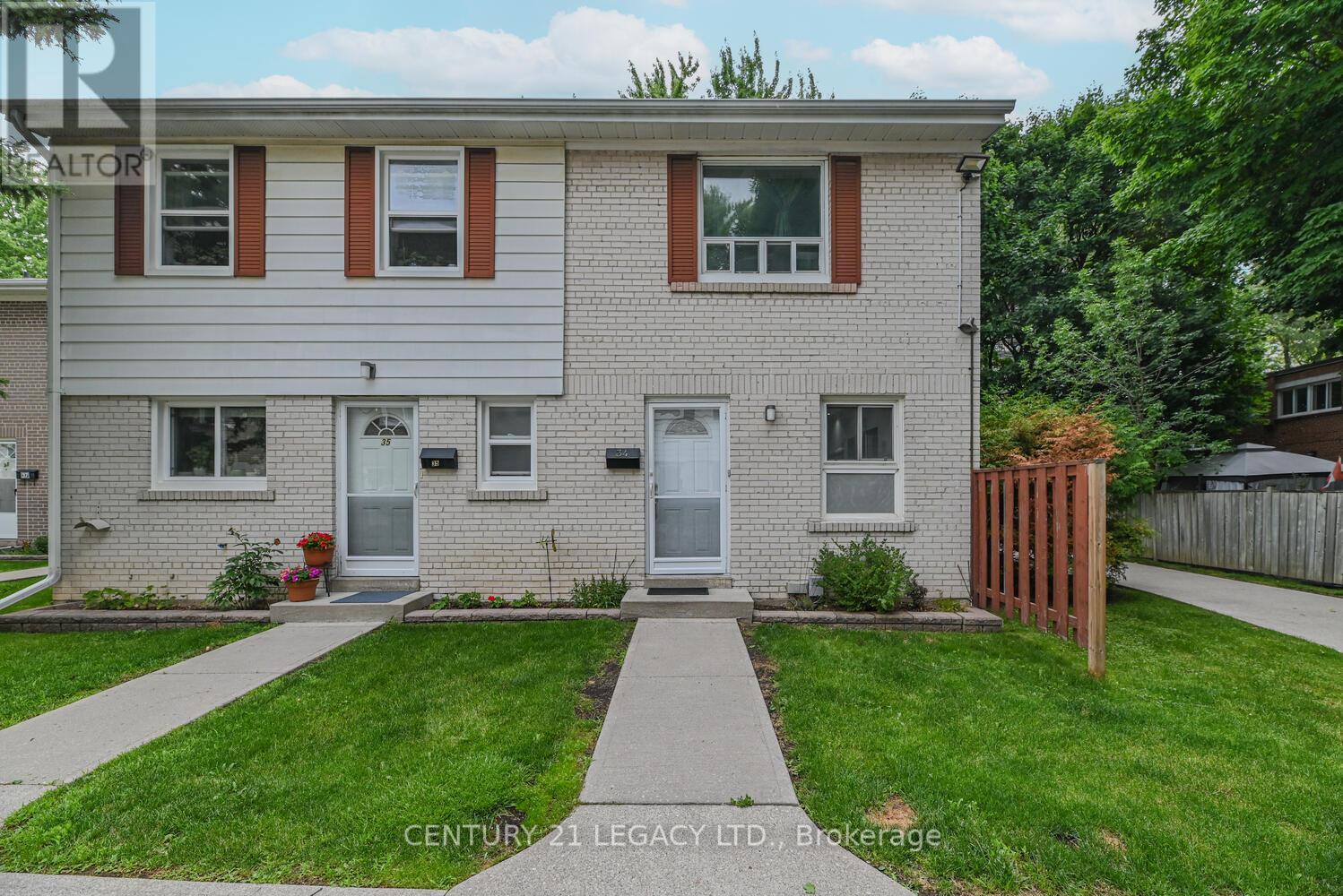 Property Photo: 743 Steeles Avenue West 34 ON M2R 2S5