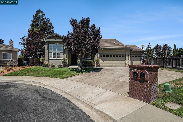 Property Photo: 121 St Nazaire Ct CA 94553