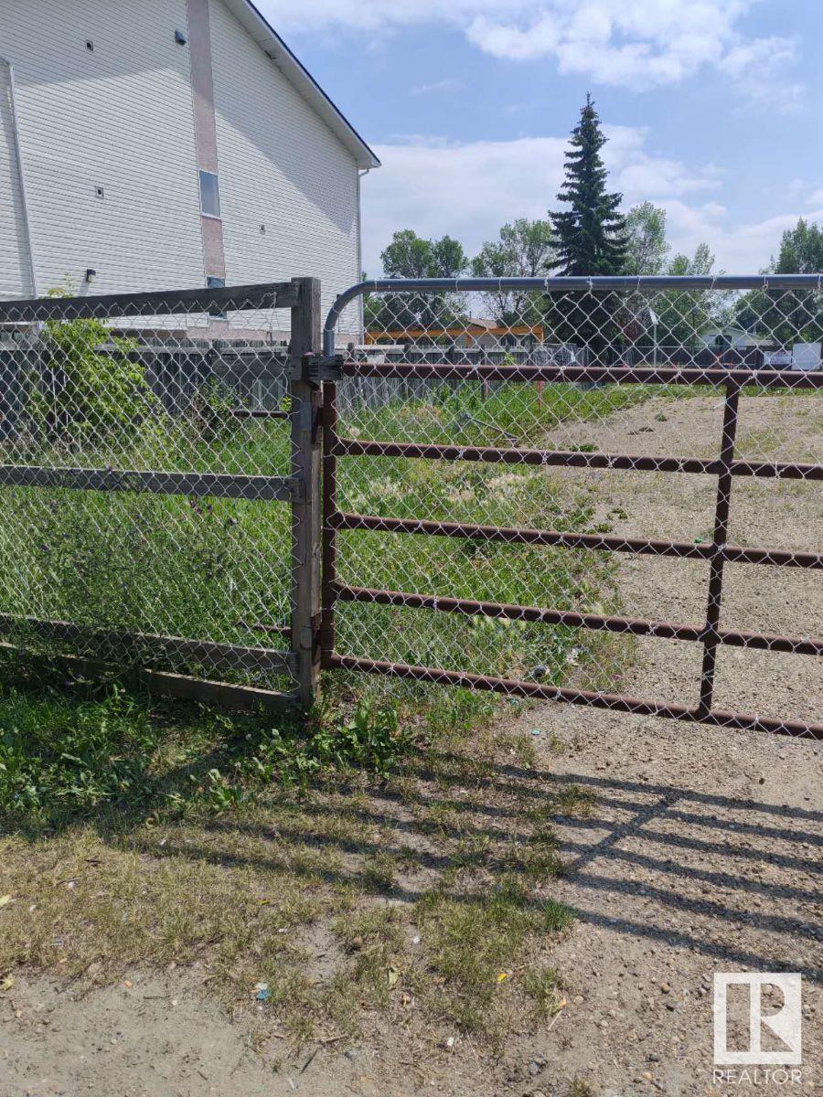 15716 100 Avenue NW  Edmonton AB T5P 0L1 photo