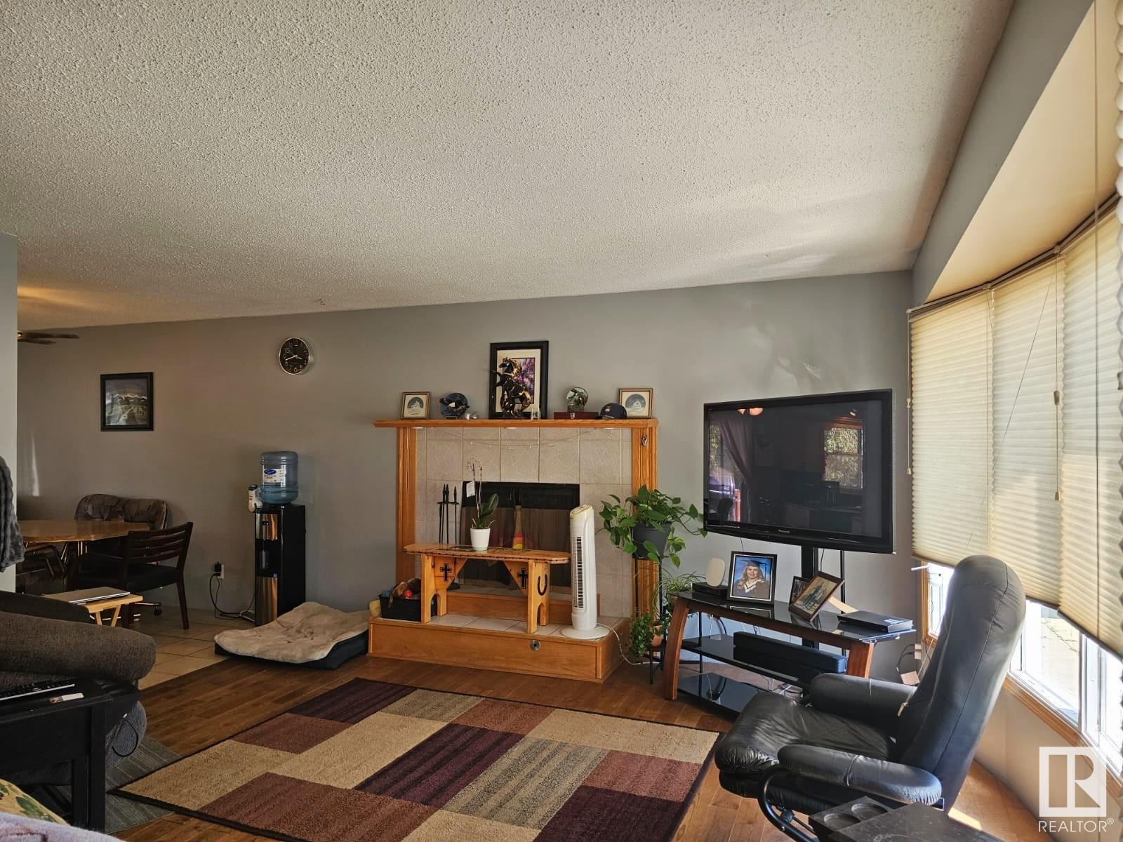 Property Photo: 4802 Mackenzie Avenue AB T7A 1A5