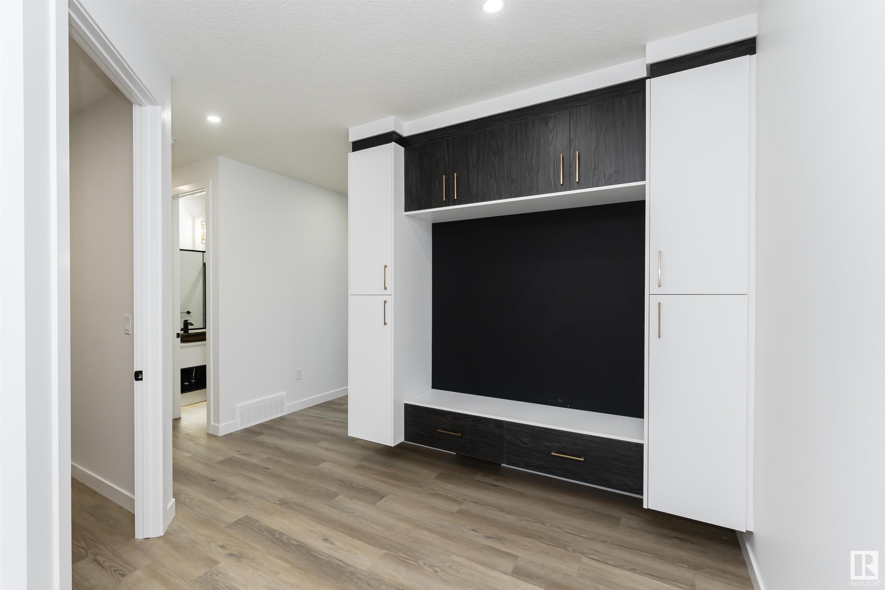 Property Photo:  1591 Esaiw Place NW  AB T6M 0E5 