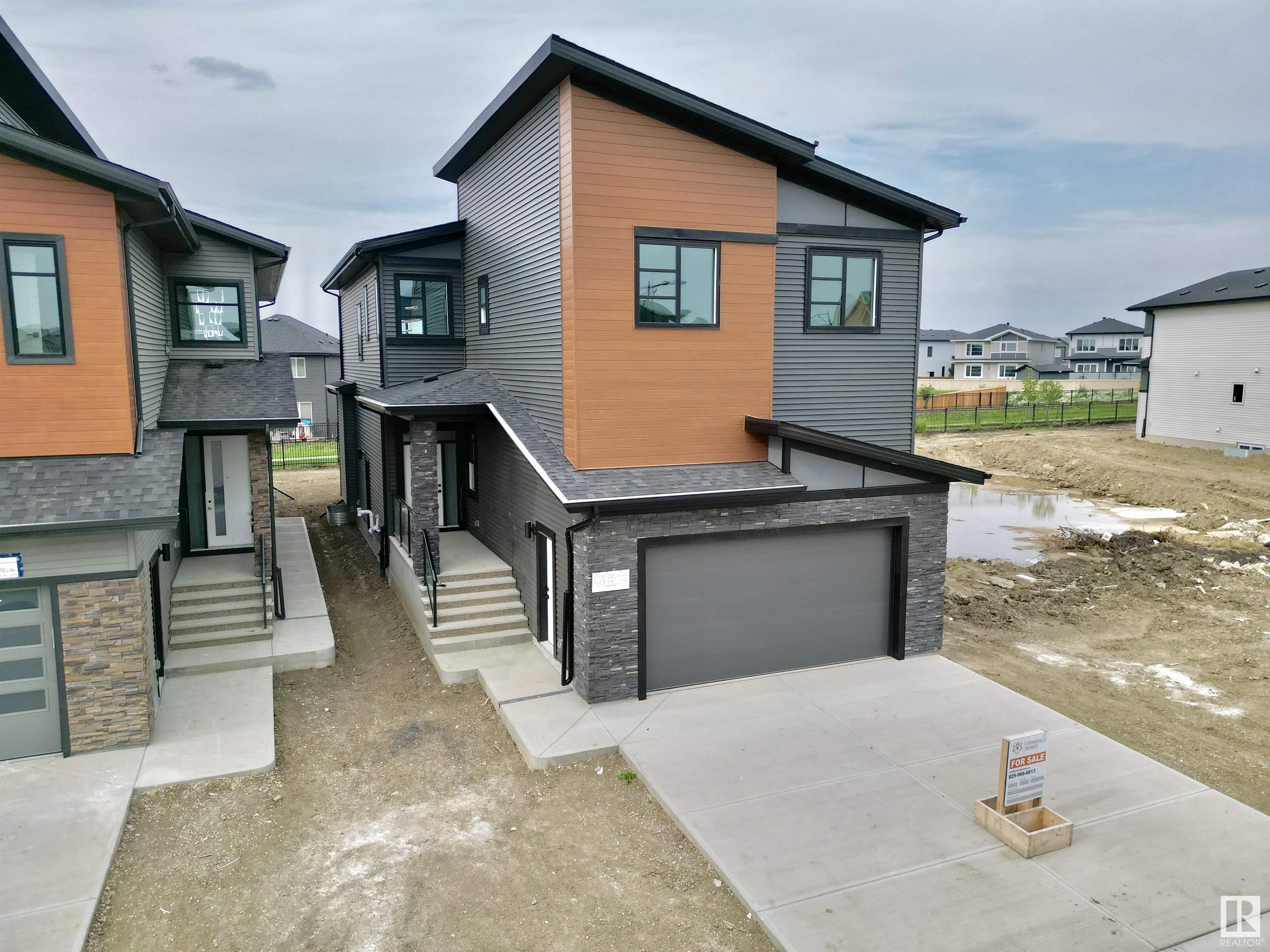 Property Photo:  7041 Kiviaq Crescent SW  AB T6W 5R2 