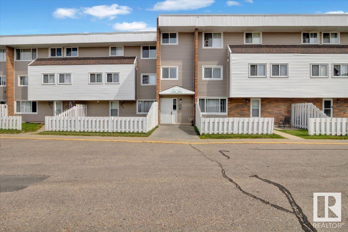 Property Photo:  304E 2908 116A Ave NW  AB T5W 4R7 