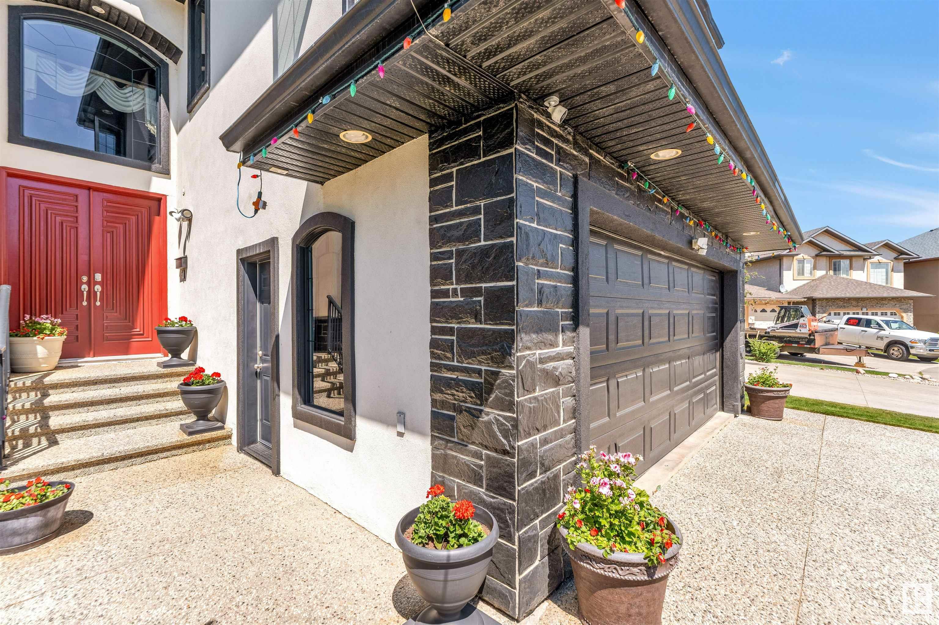 Property Photo:  6928 14 Avenue SW  AB T6L 1L3 