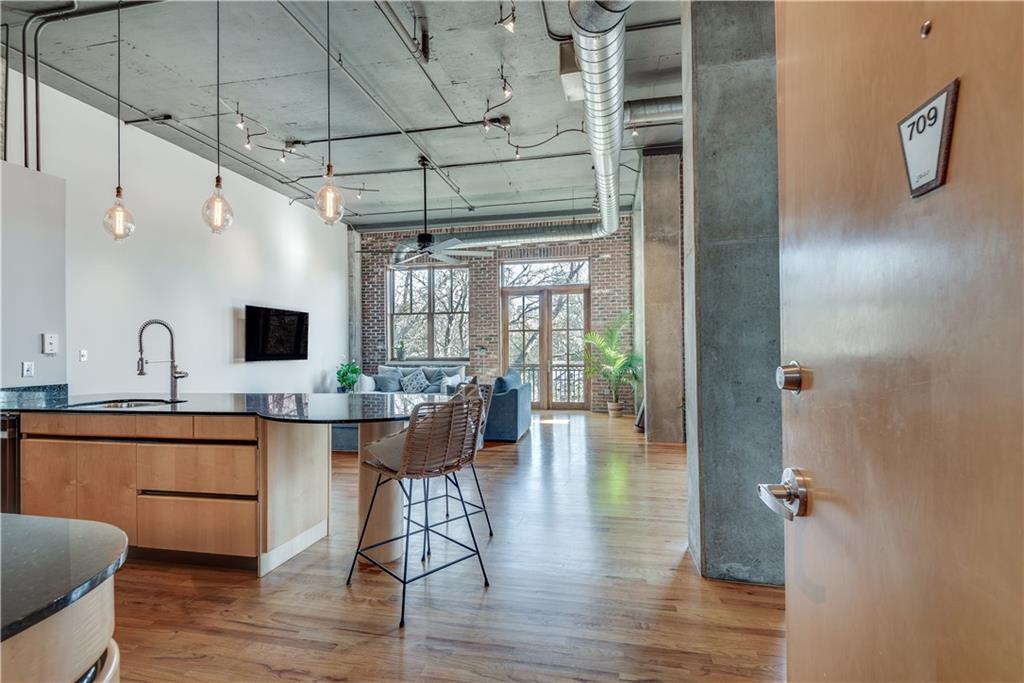 Property Photo: 3235 Roswell Road 709 GA 30305