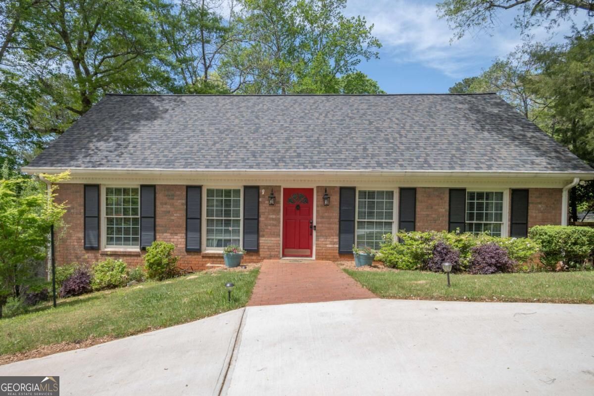 Property Photo: 378 Beechwood Drive GA 30606