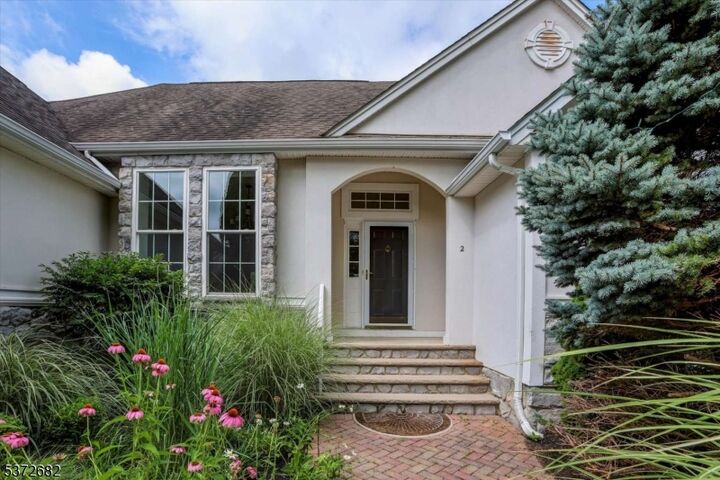 Property Photo:  2 Post Oak Ct  NJ 07419 