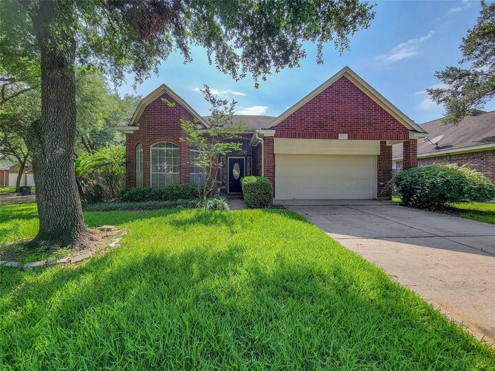 Property Photo: 218 Windrift Court TX 77479