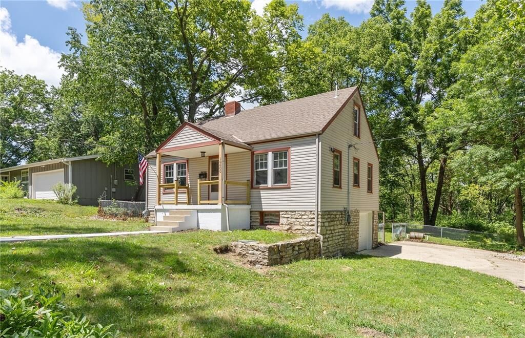 Property Photo:  10600 E 71st Terrace  MO 64133 