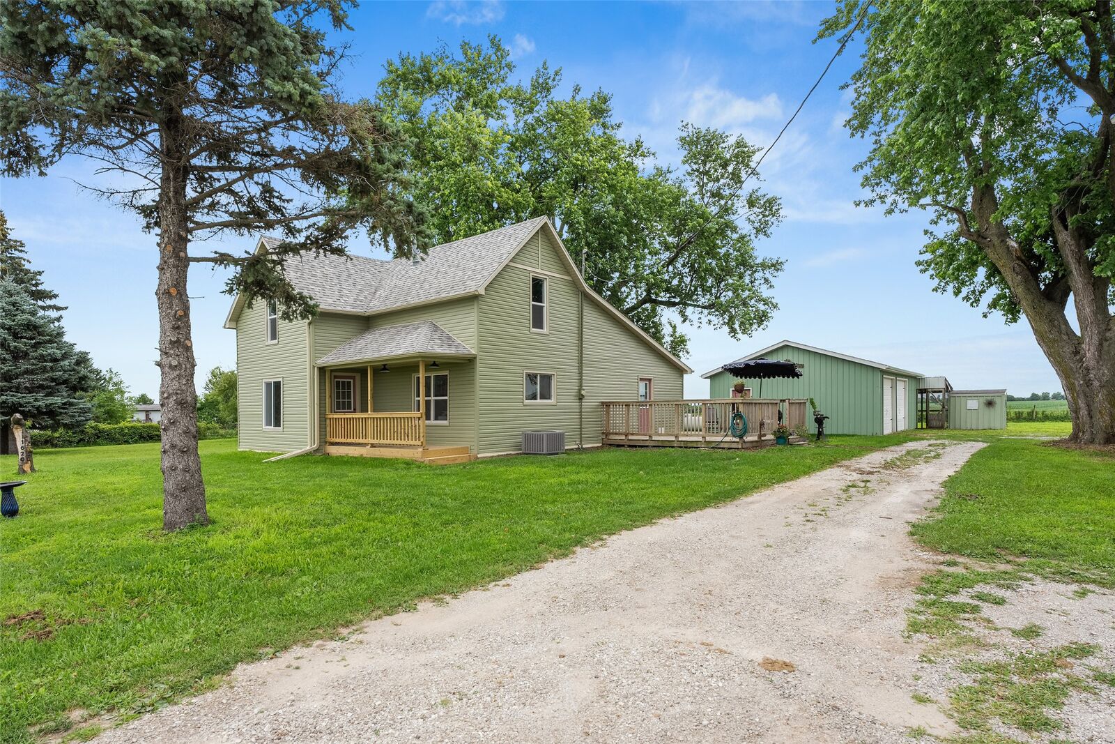 Property Photo: 1620 Oregon Drive IA 50138