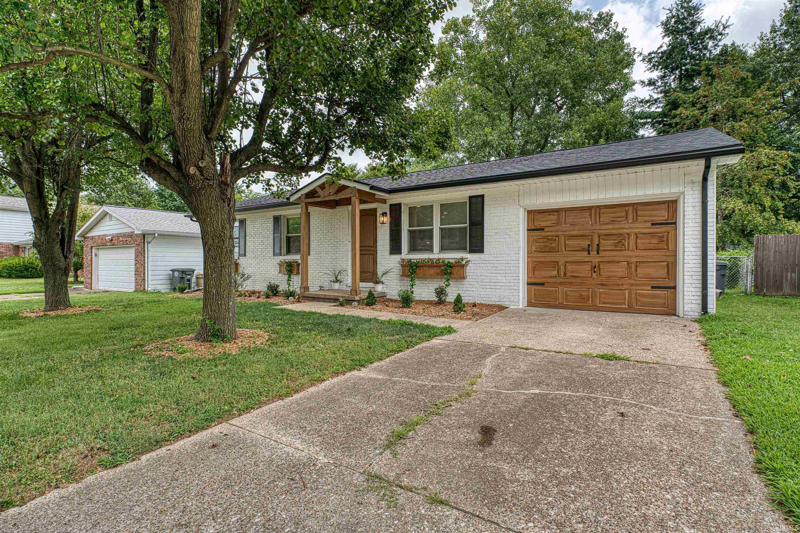 Property Photo:  720 Southfield Road  IN 47715-6954 