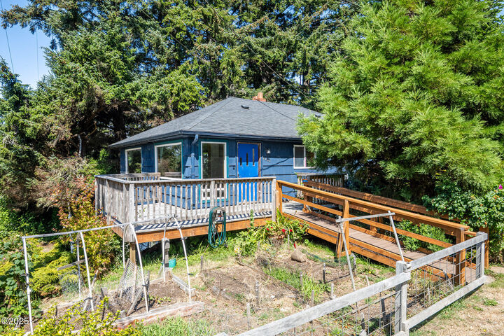 Property Photo: 6545 B Avenue OR 97369